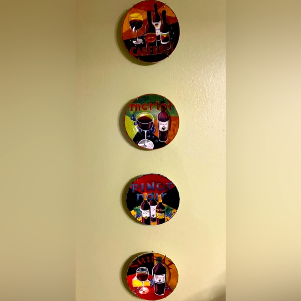 Decorative wine plates